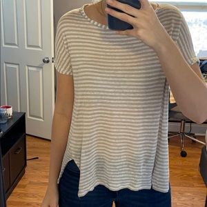 Tan and cream t shirt with side slit detail.